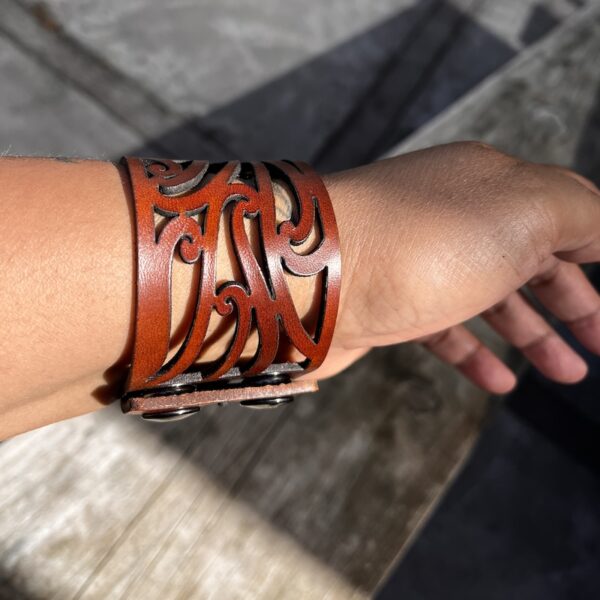 Kōmore - Leather Cuff