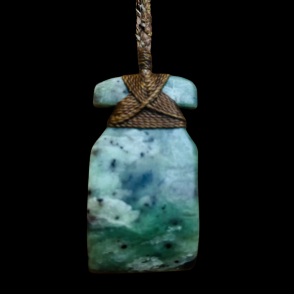 waiongana-3.png Toki Totoweka Īnanga - Pounamu Pendant