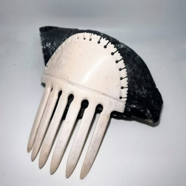 Te Whitinga o Te Rā - Whalebone Hair Adornment