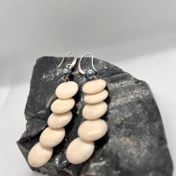 IMG_5357-2.jpeg Ūnahi - Whalebone and Pearl Earrings